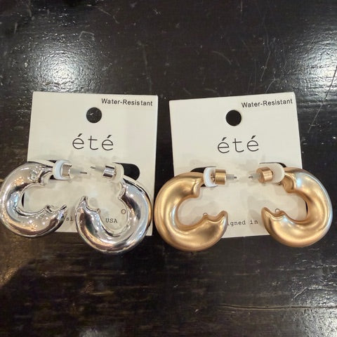 Chunky Waved Metal Hoop Earring - 1.5"