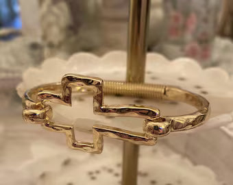 Hammered cross bangle bracelet